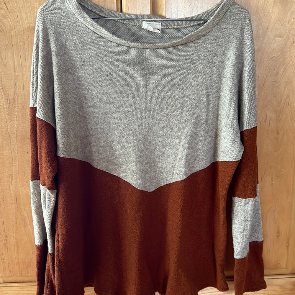 Tan/rust colored light weight sweater